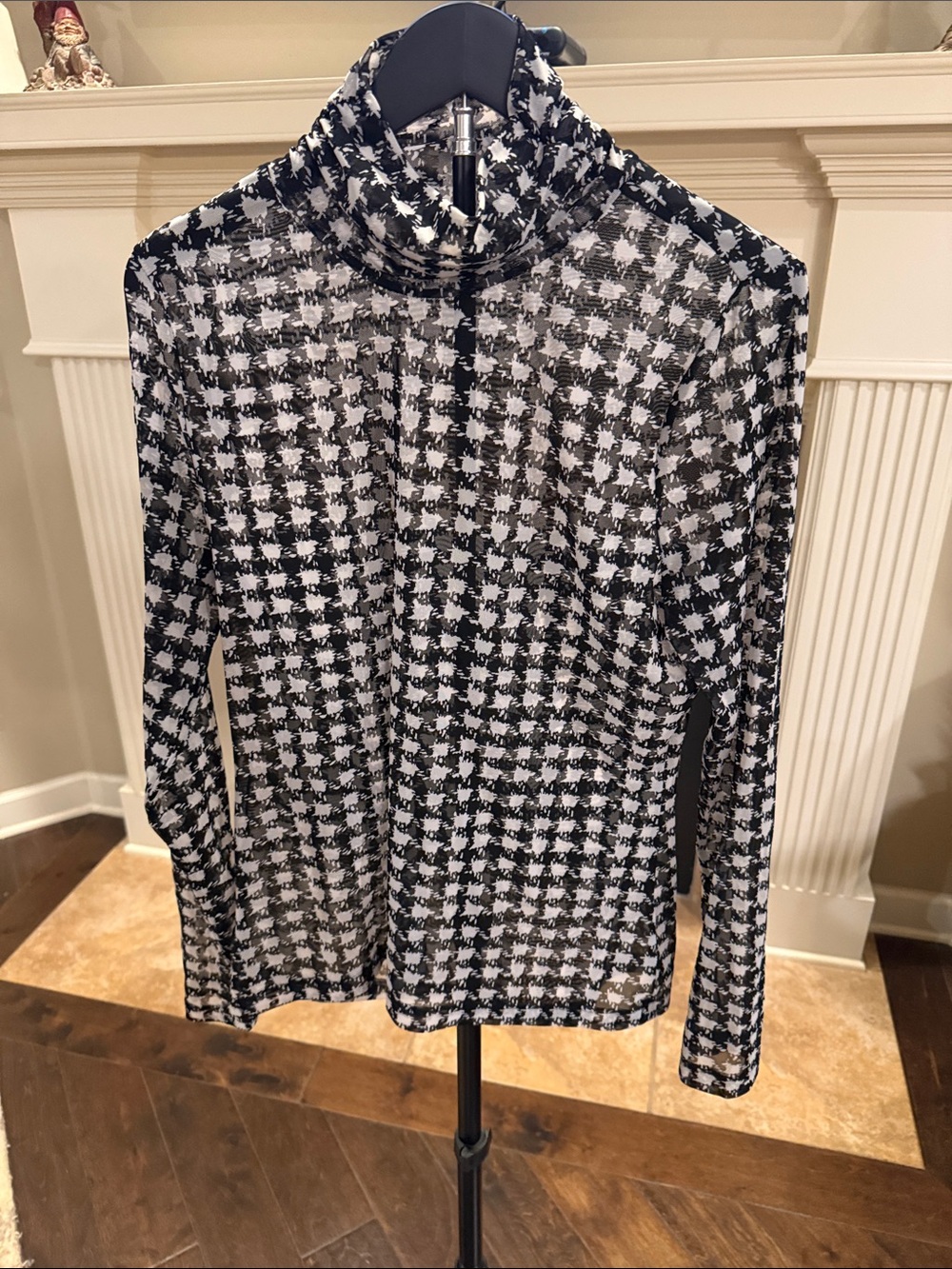 White House Black Market Black & White Abstract Knit Top